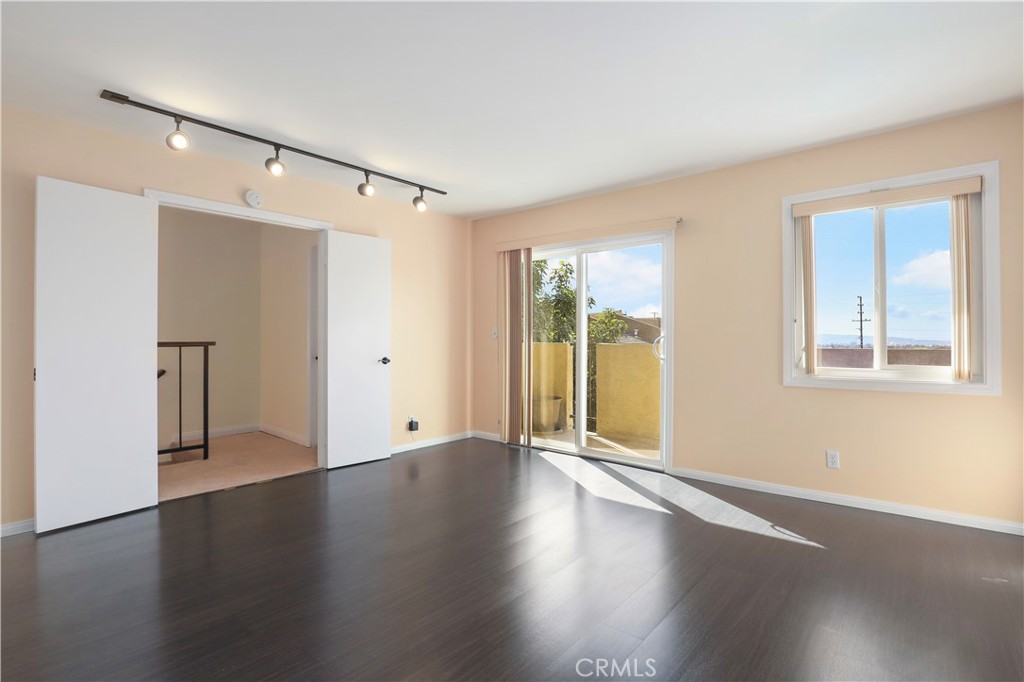 2254 Gaviota Avenue 7