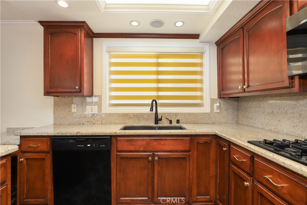 2254 Gaviota Avenue 7