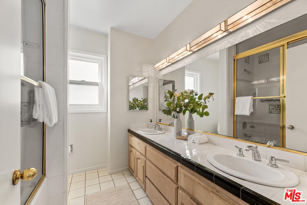 830 Haverford Ave Unit: 10