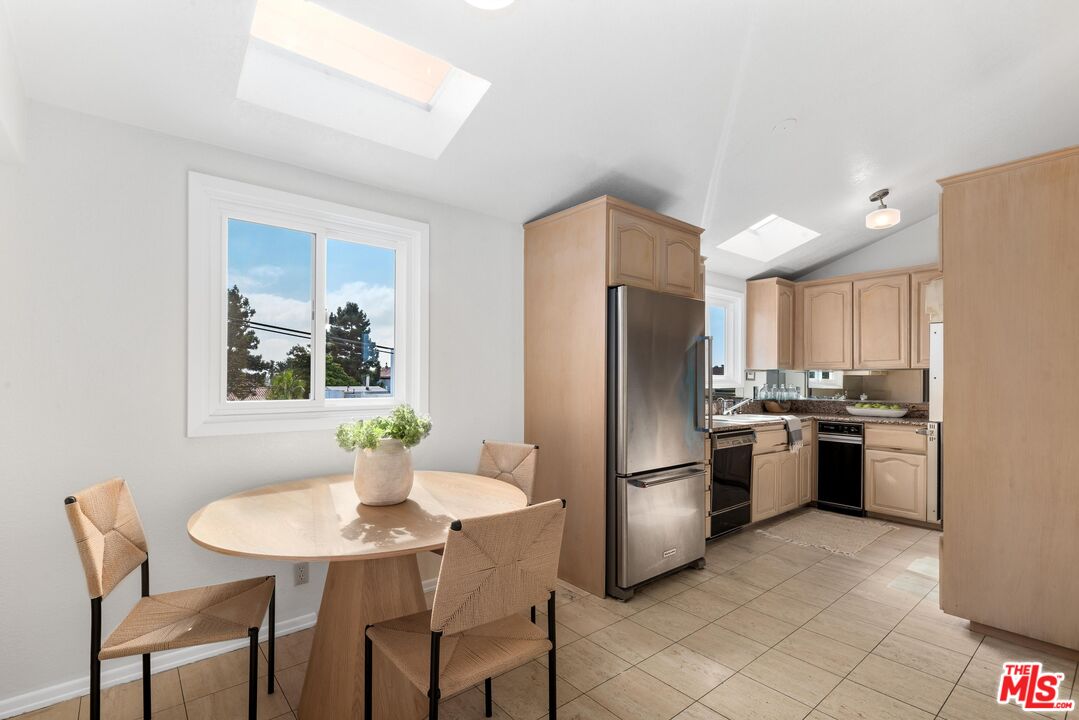 830 Haverford Ave Unit: 10