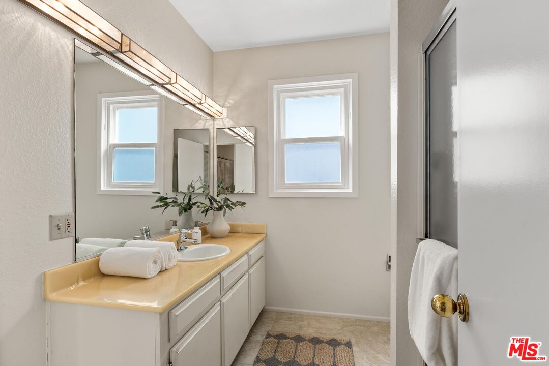 830 Haverford Ave Unit: 10