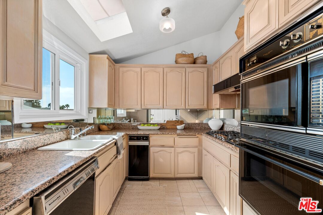 830 Haverford Ave Unit: 10