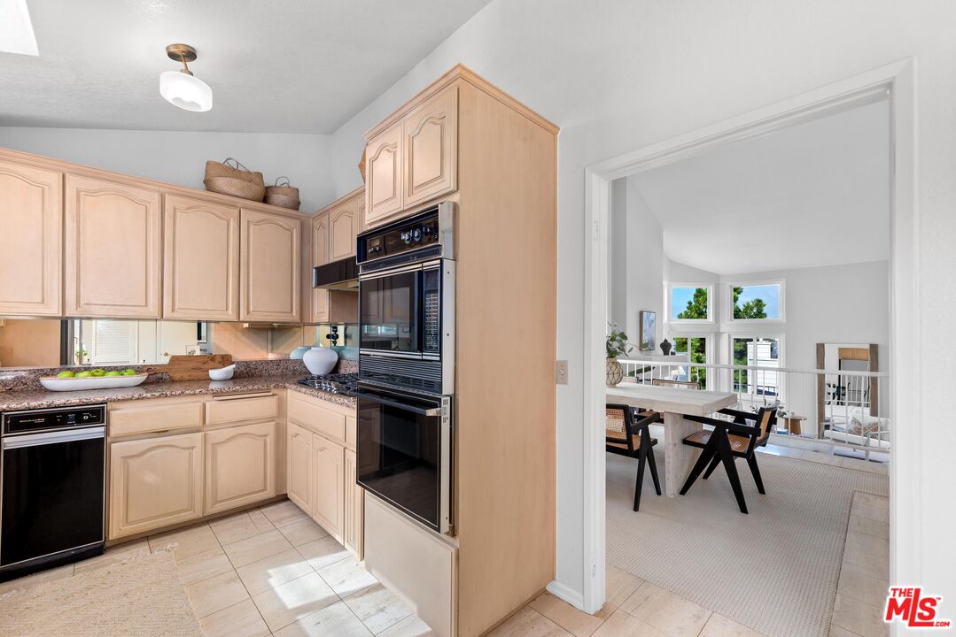 830 Haverford Ave Unit: 10