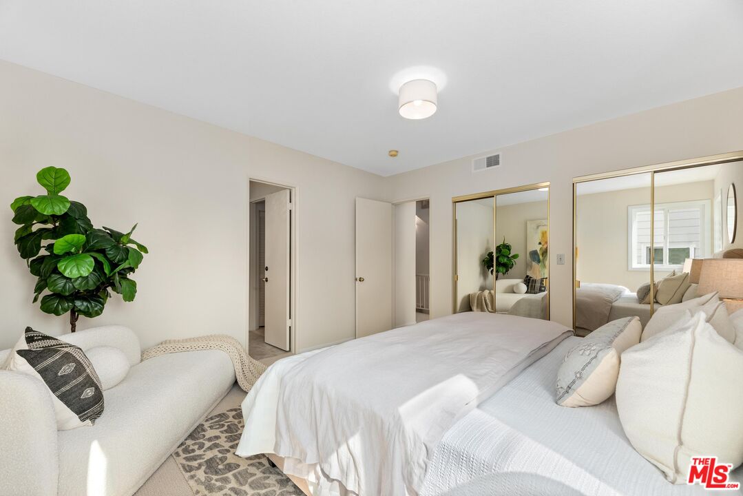 830 Haverford Ave Unit: 10