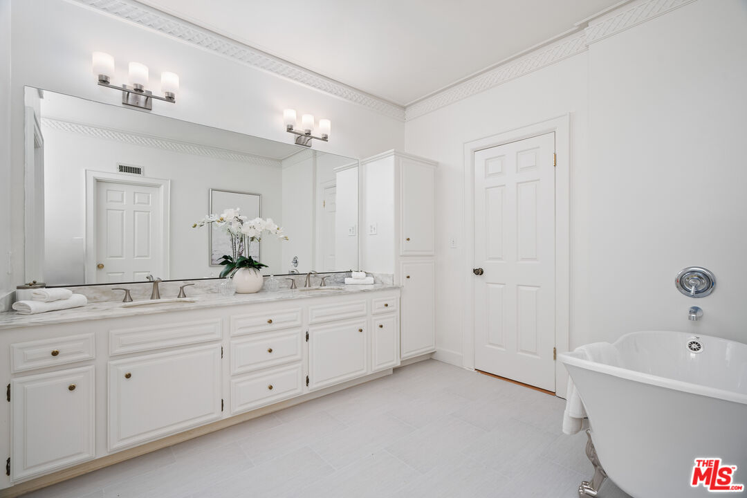 11745 Montana Ave Unit: 104