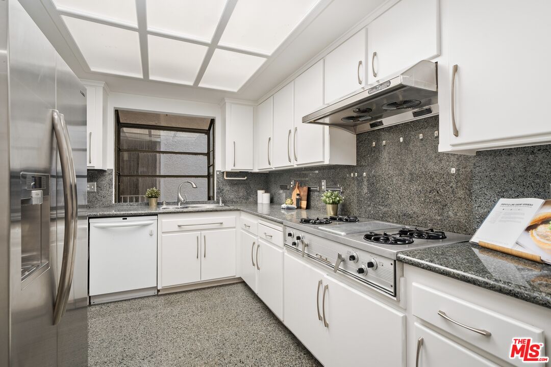 11745 Montana Ave Unit: 104