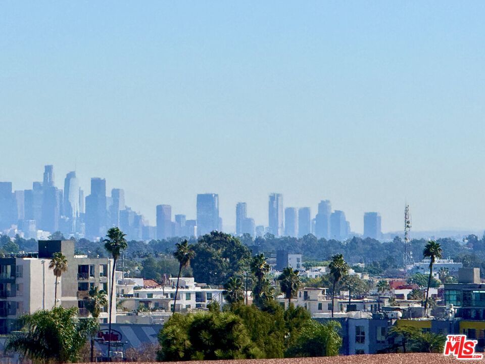 910 Centinela Ave