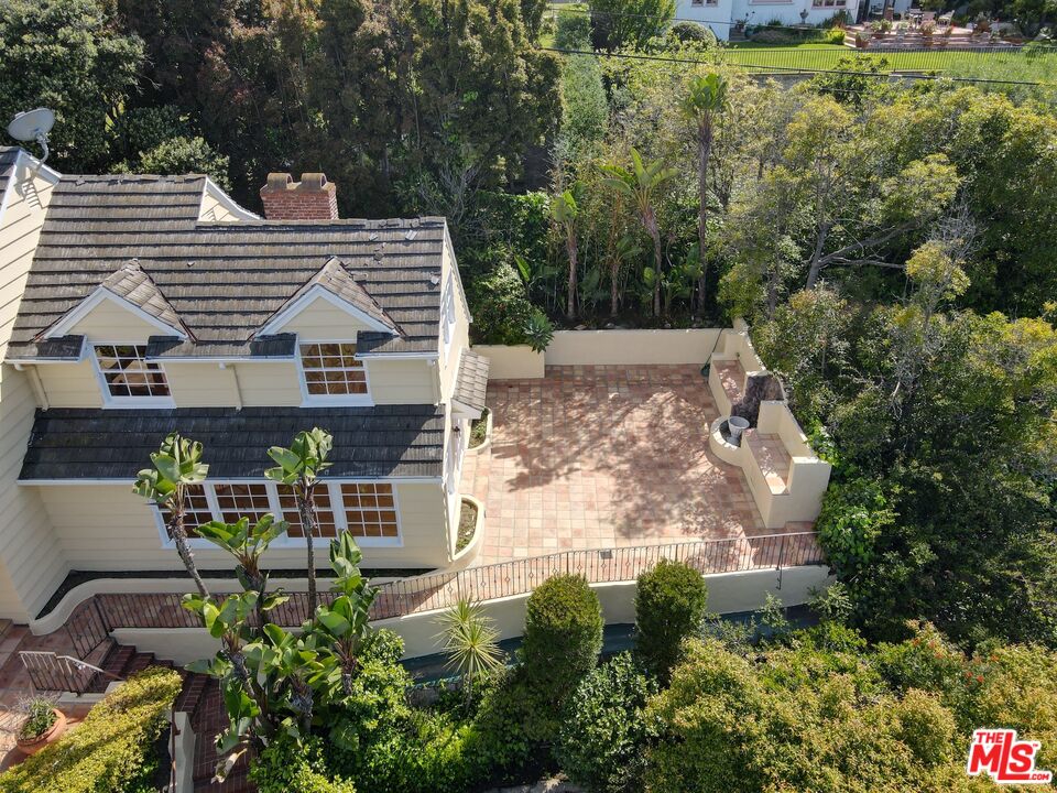 910 Centinela Ave
