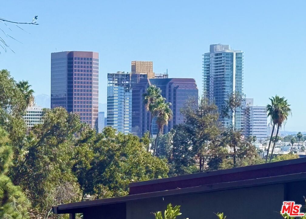 910 Centinela Ave