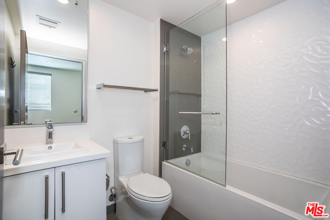 11764 Idaho Ave Unit: 301