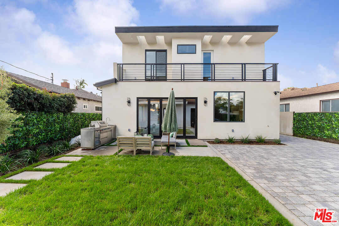 3932 Minerva Ave