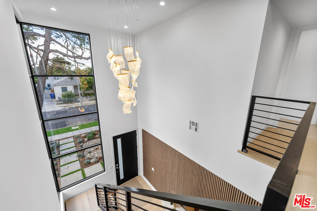 3932 Minerva Ave