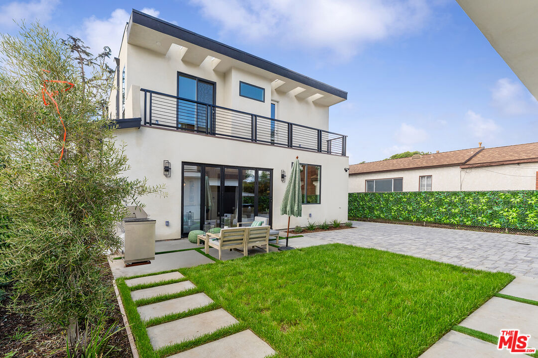3932 Minerva Ave