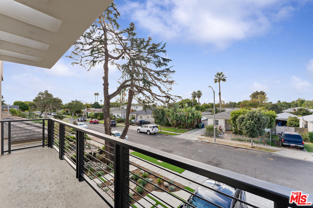 3932 Minerva Ave