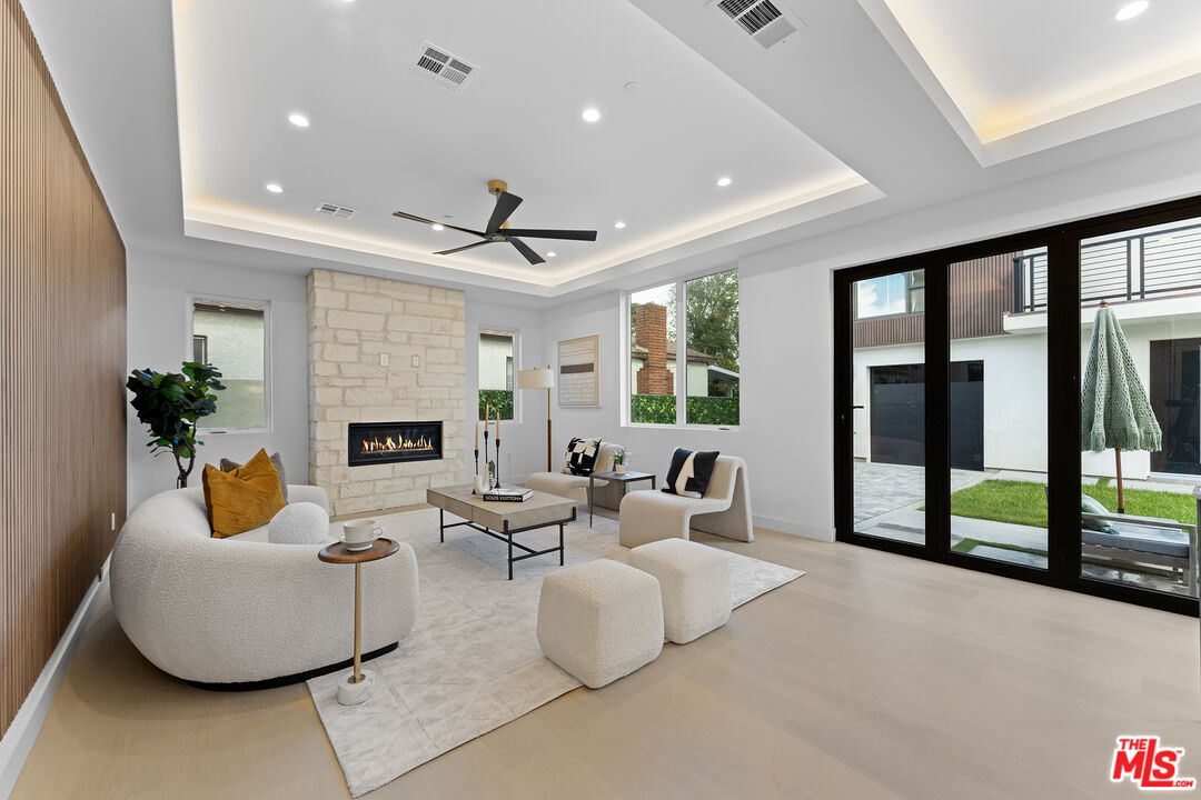 3932 Minerva Ave