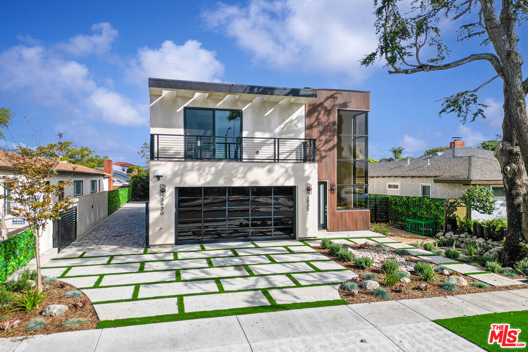 3932 Minerva Ave