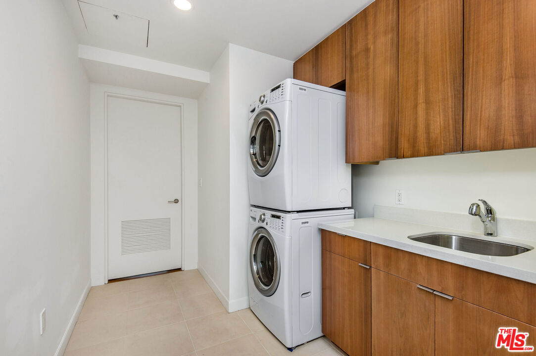 1 W Century Dr Unit: 24A