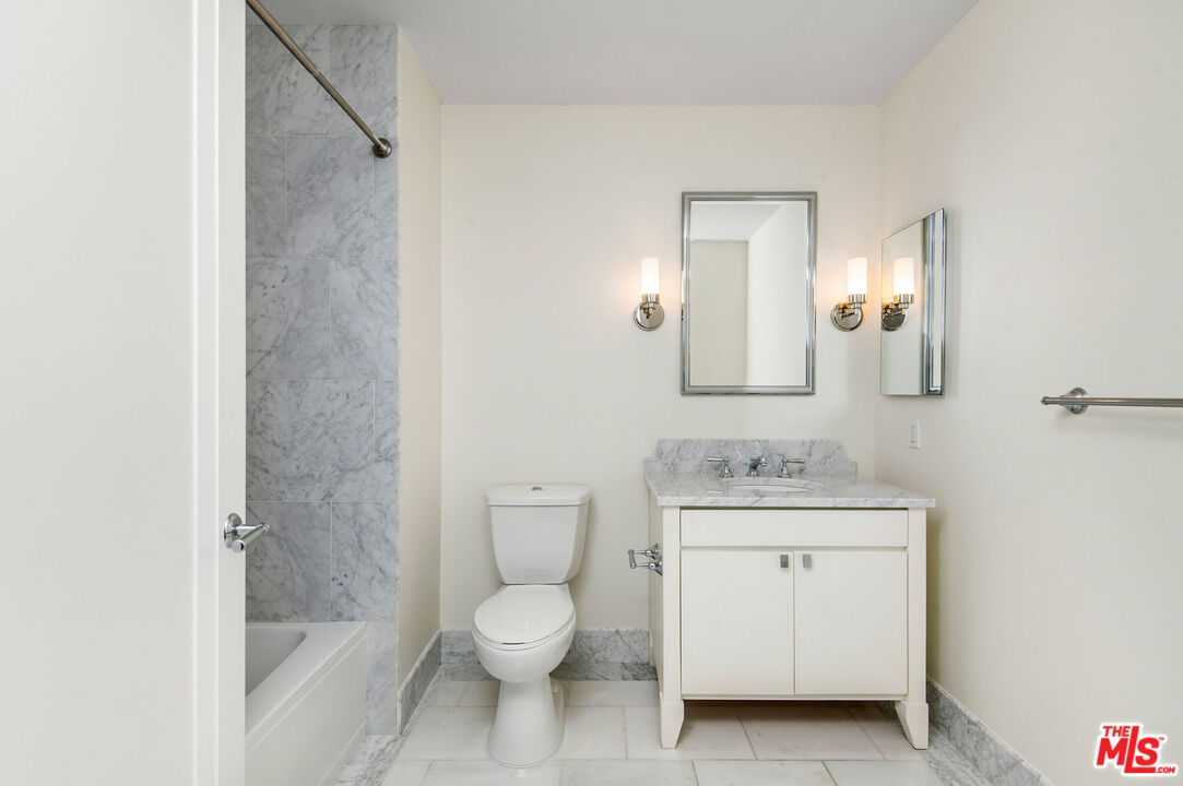 1 W Century Dr Unit: 24D