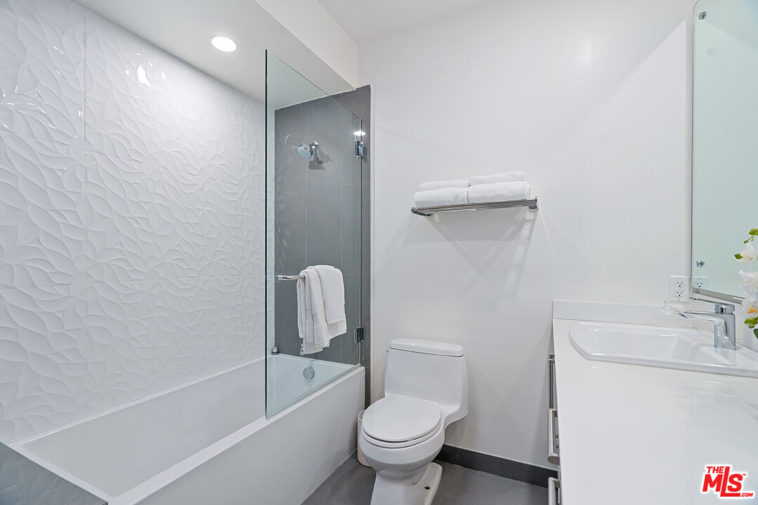 11764 Idaho Ave Unit: 301