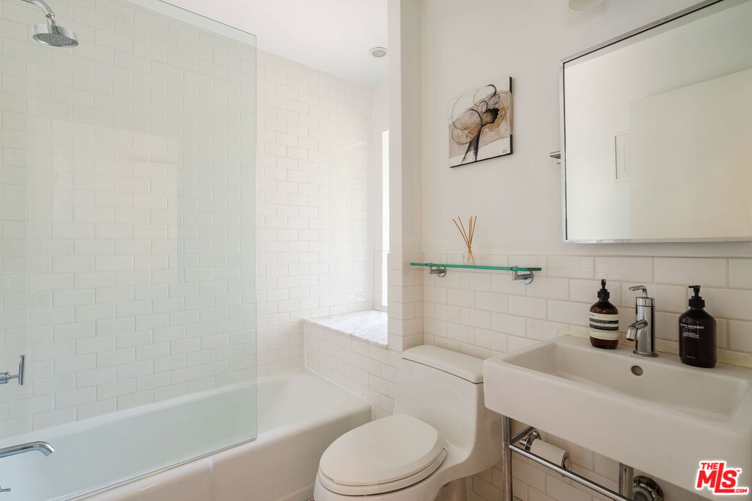 2600 Abbot Kinney Blvd Unit: 6
