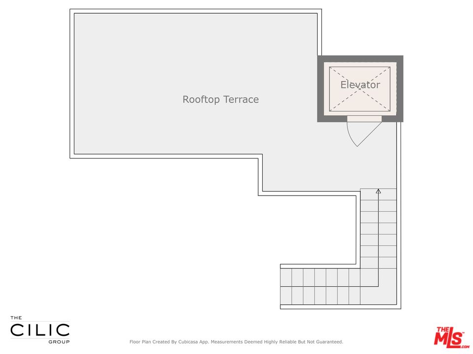 Floor plan showing a rooftop terrace, elevator, and stairs.