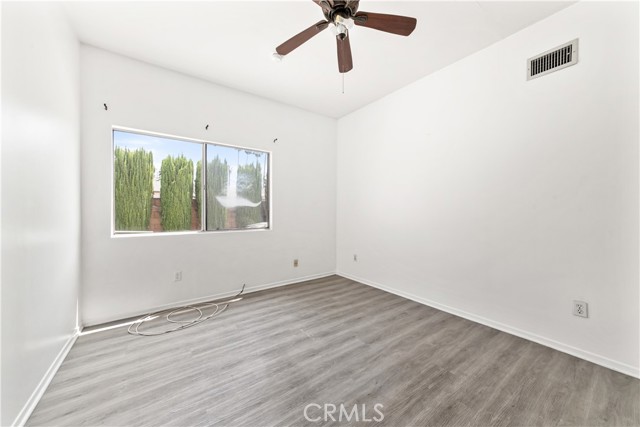 739 W Glenoaks