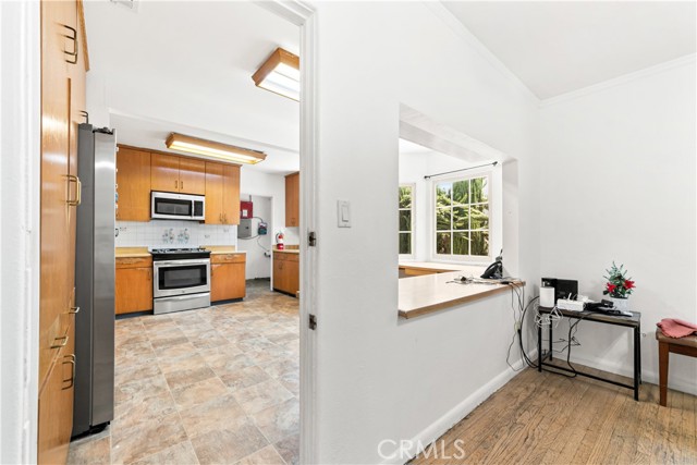 739 W Glenoaks