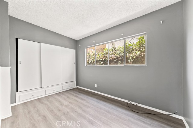 739 W Glenoaks