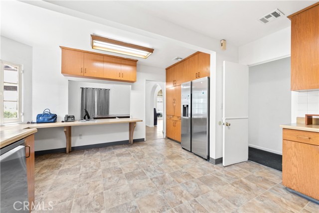 739 W Glenoaks