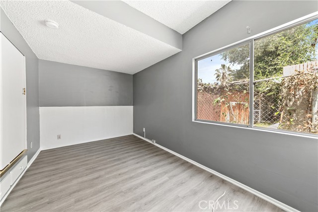 739 W Glenoaks