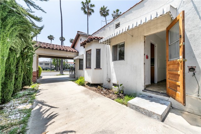 739 W Glenoaks