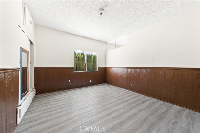 739 W Glenoaks