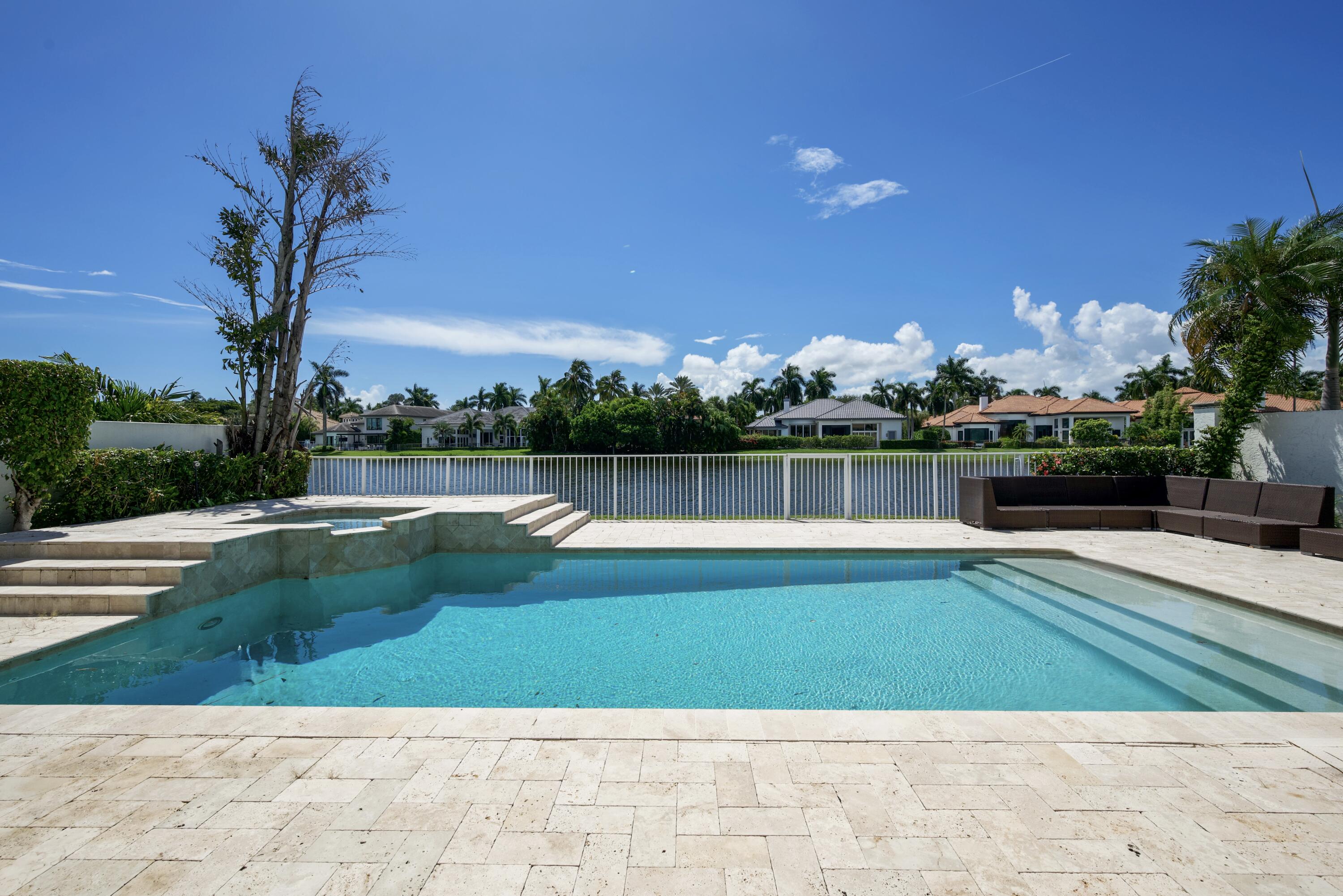 3508 NW Clubside Circle
