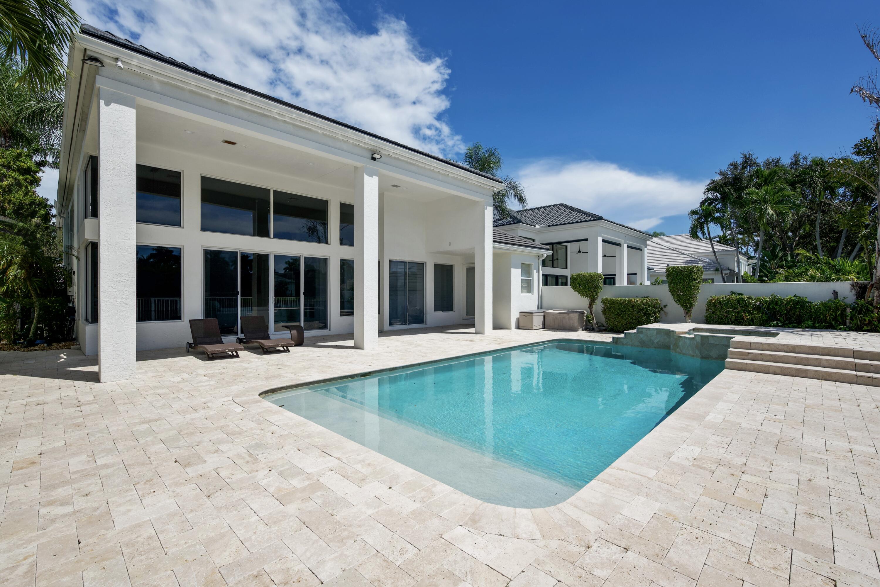 3508 NW Clubside Circle
