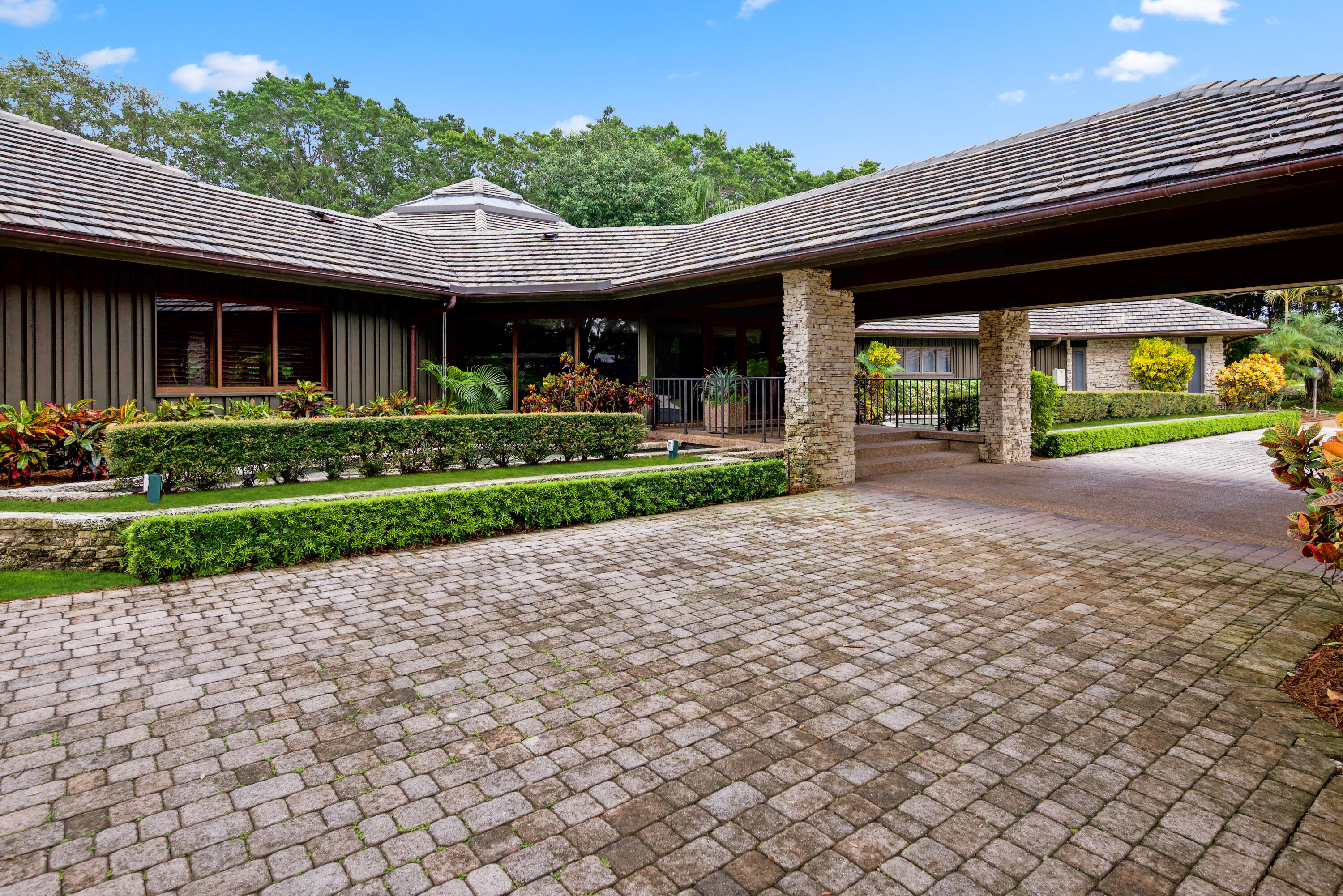 19700 Oakbrook Circle