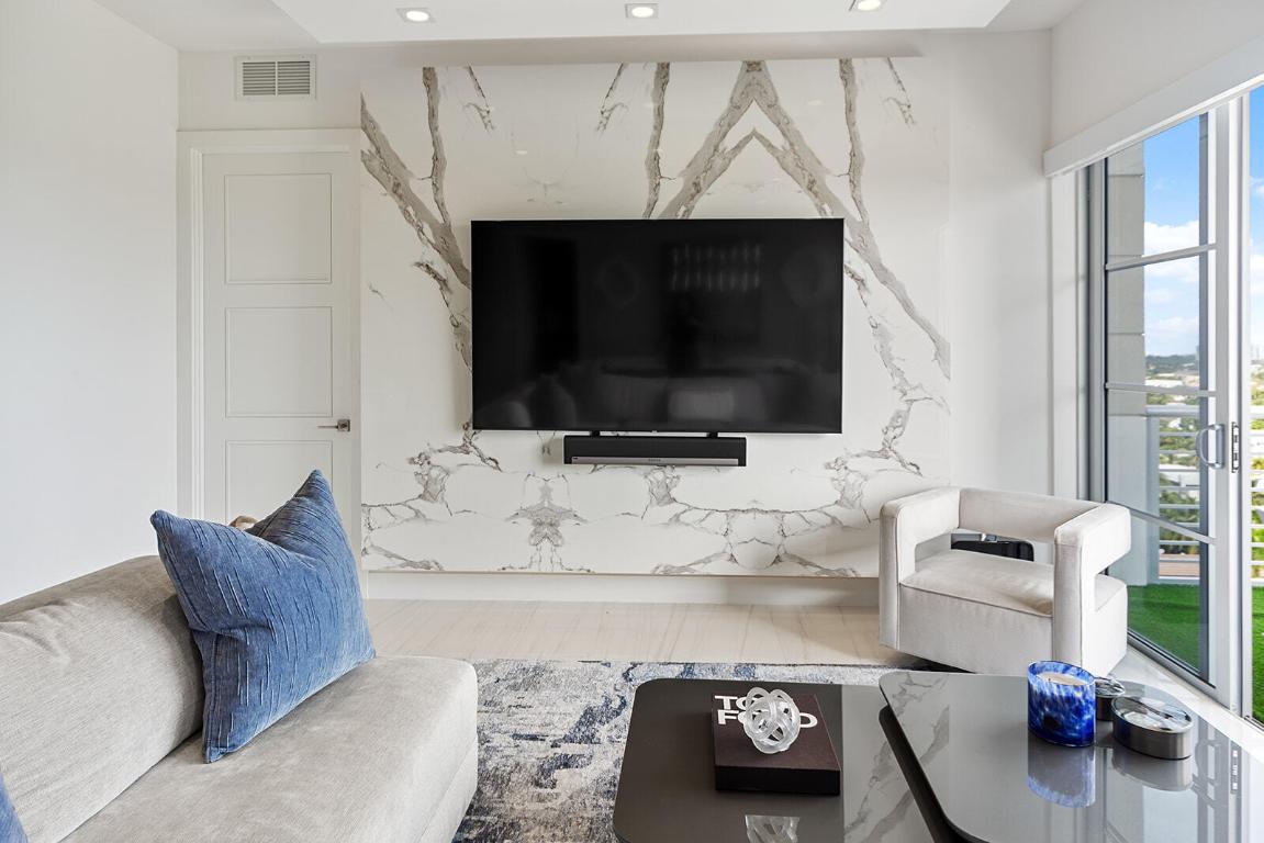 155 E Boca Raton Road Unit: 907