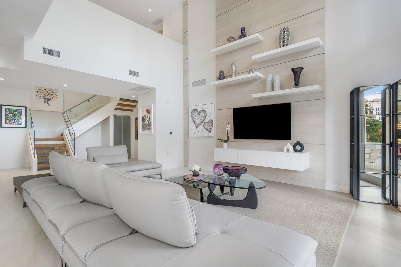 155 E Boca Raton Road Unit: Th2