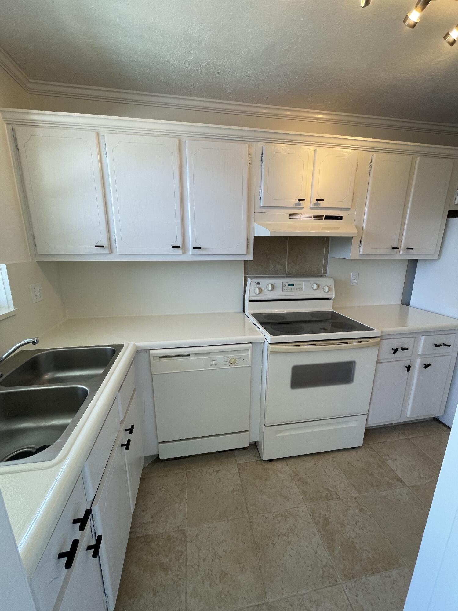 2000 Diana Drive 304