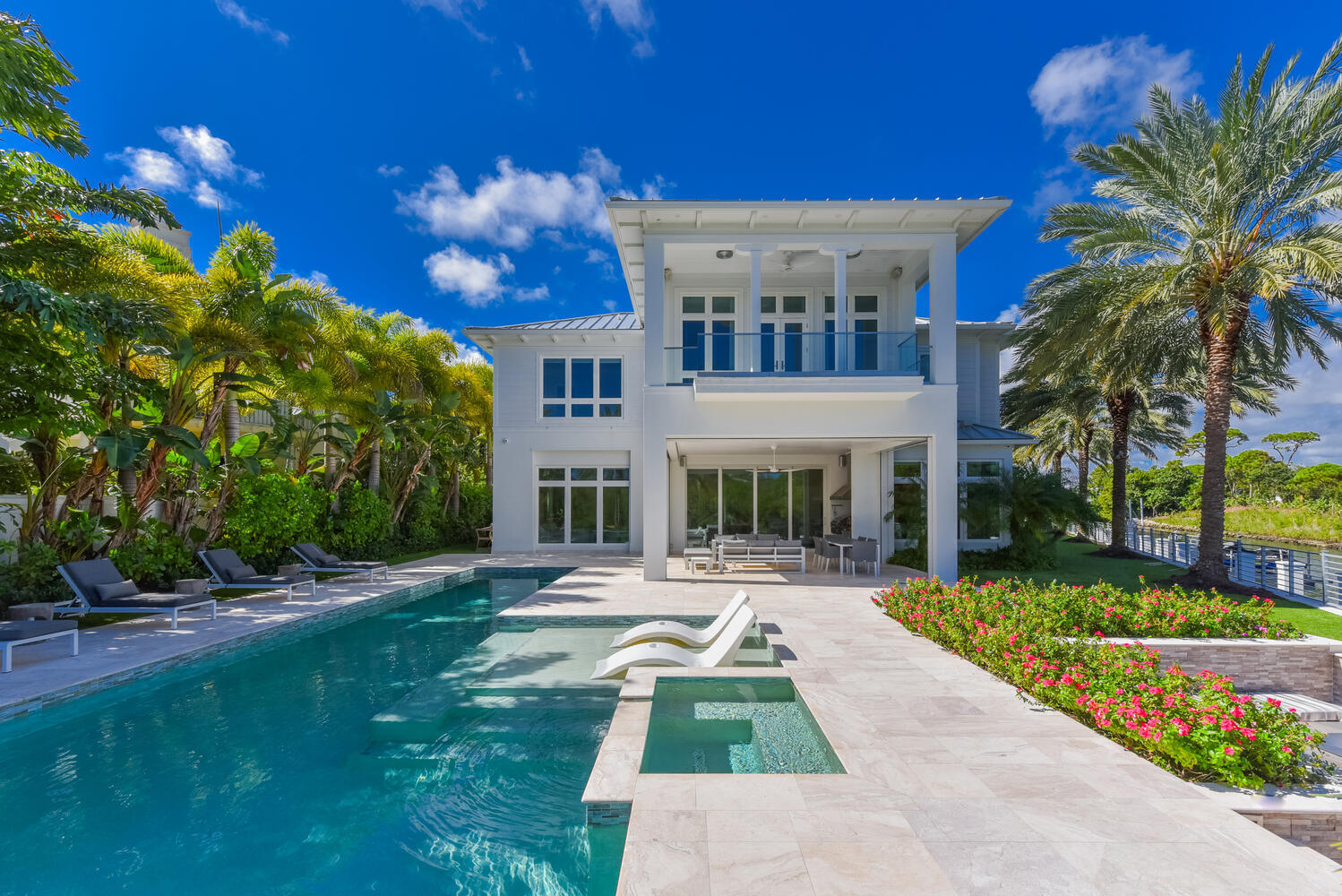 551 NE Waterway Lane