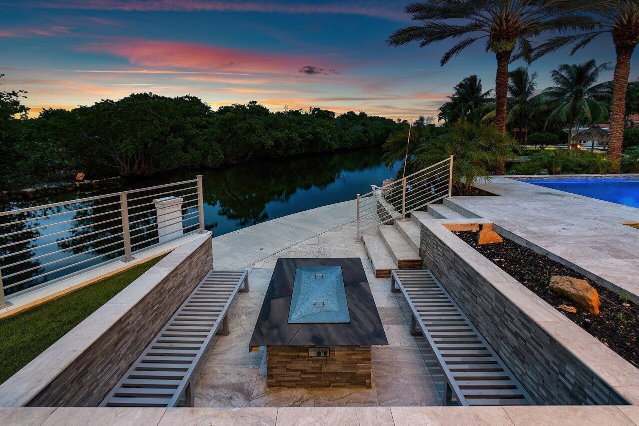 551 NE Waterway Lane