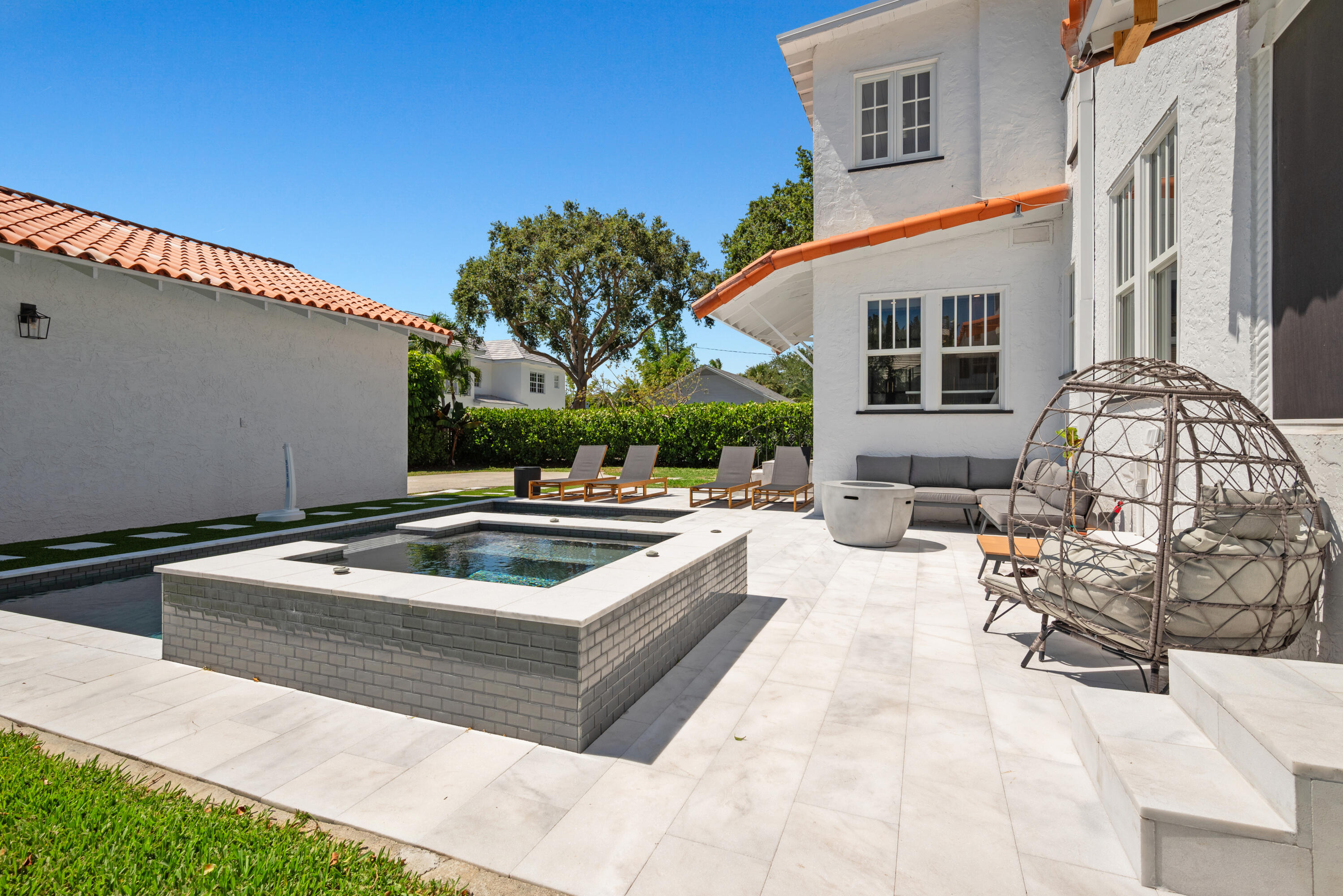 516 N Swinton Avenue