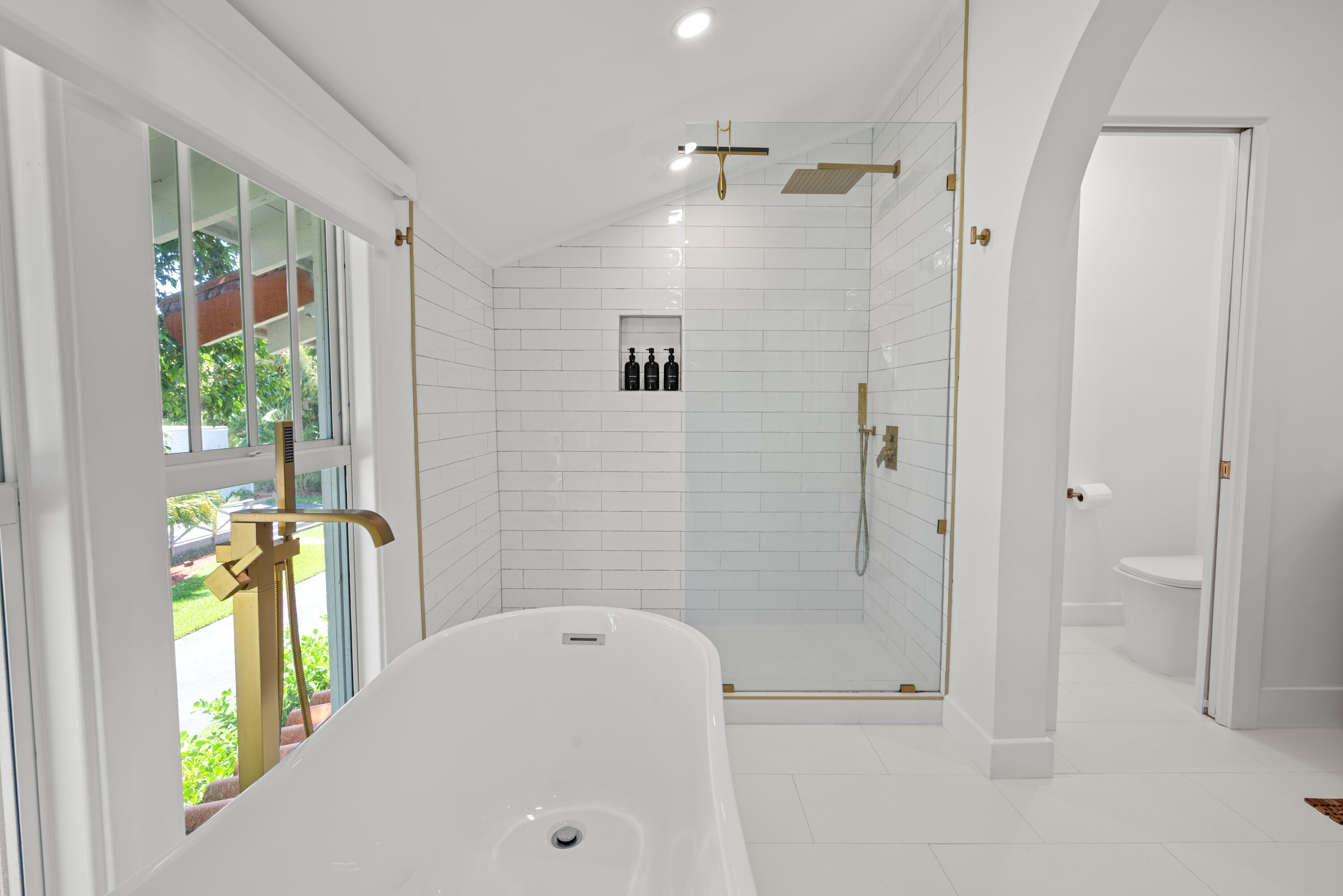 516 N Swinton Avenue