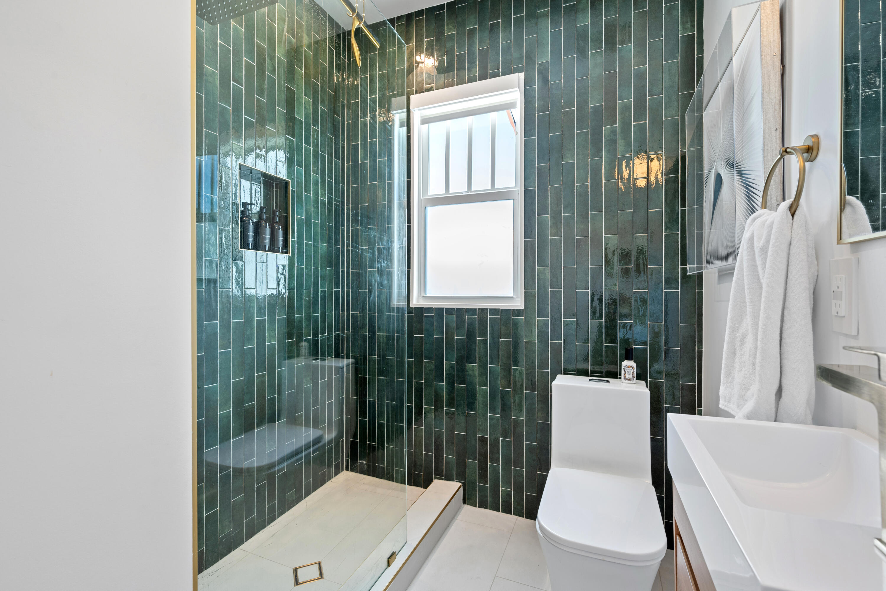 516 N Swinton Avenue