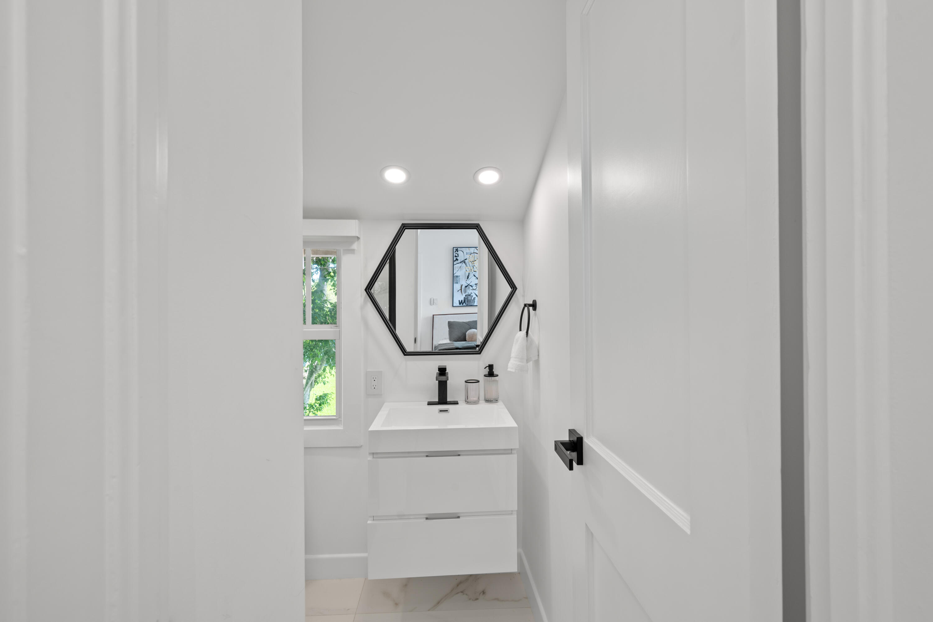 516 N Swinton Avenue