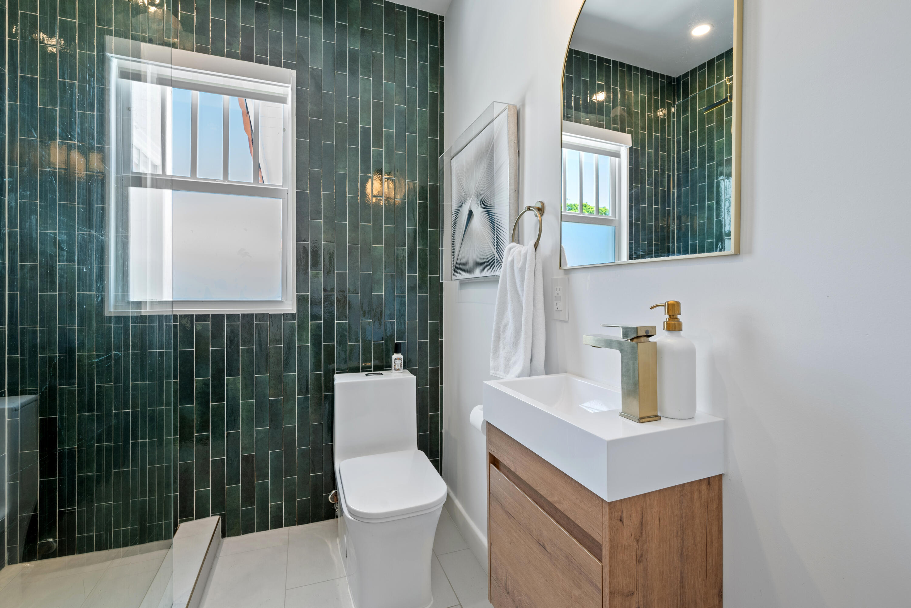 516 N Swinton Avenue