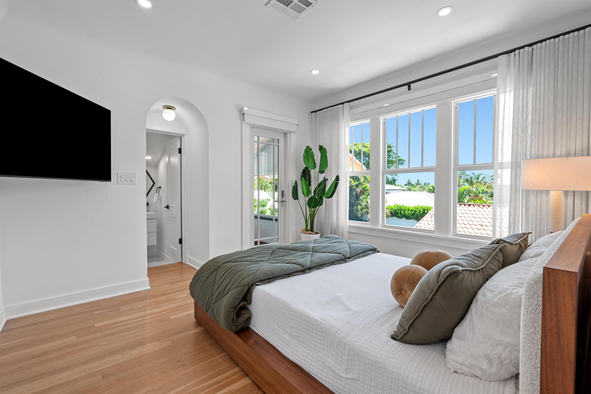 516 N Swinton Avenue