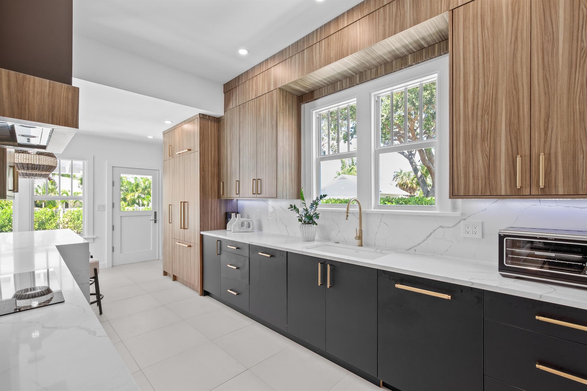 516 N Swinton Avenue