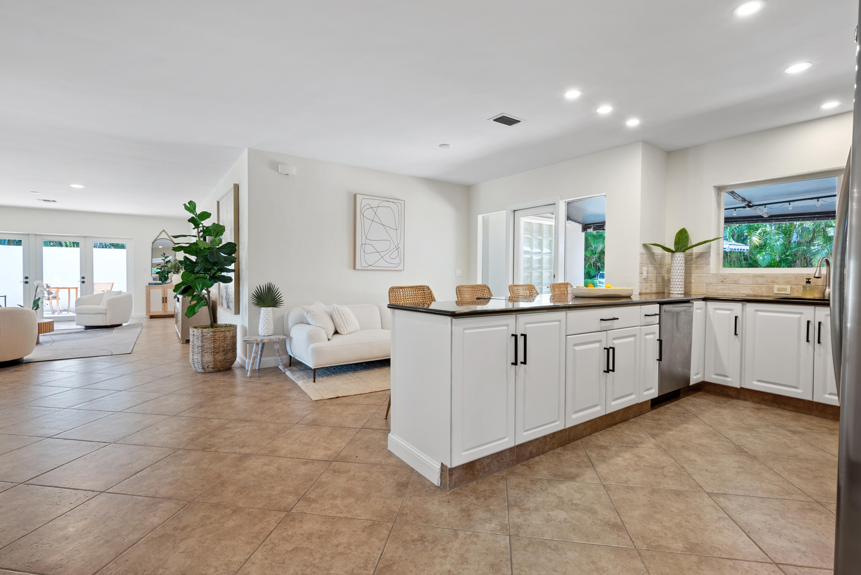 330 SE 7th Avenue