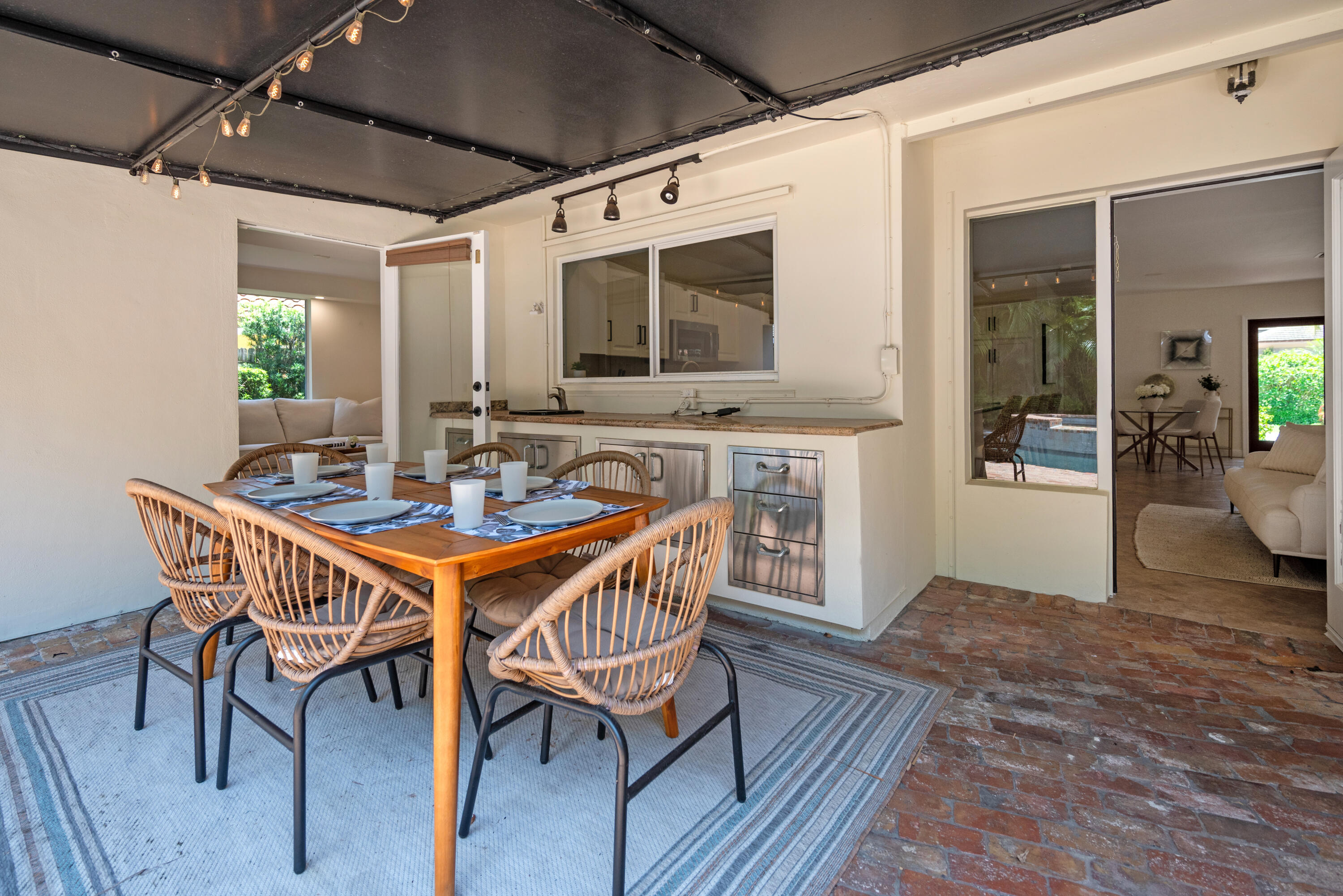 330 SE 7th Avenue