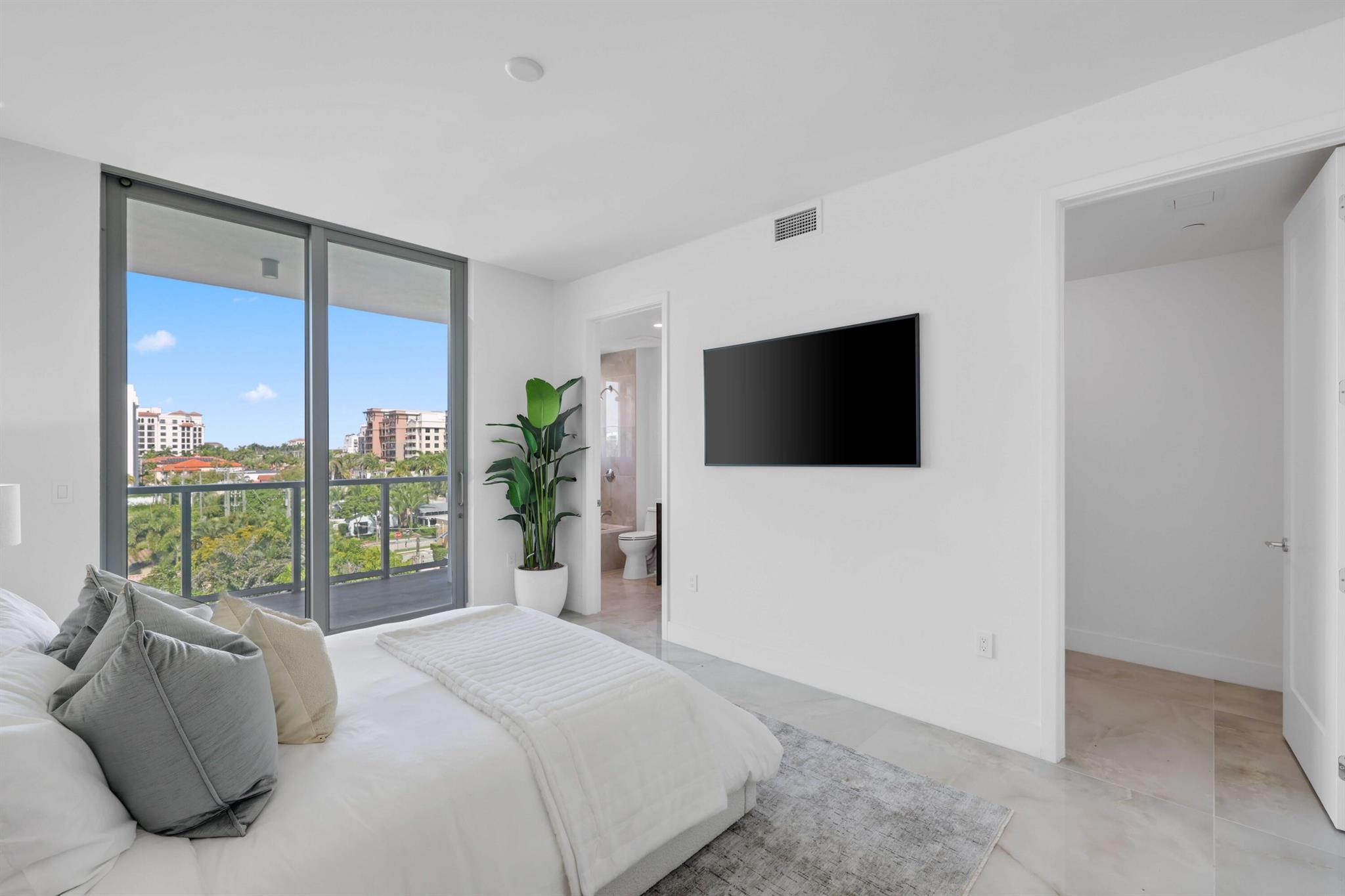 475 E Royal Palm Road 506